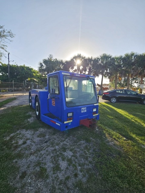 Push Back Tractor FMC B-400