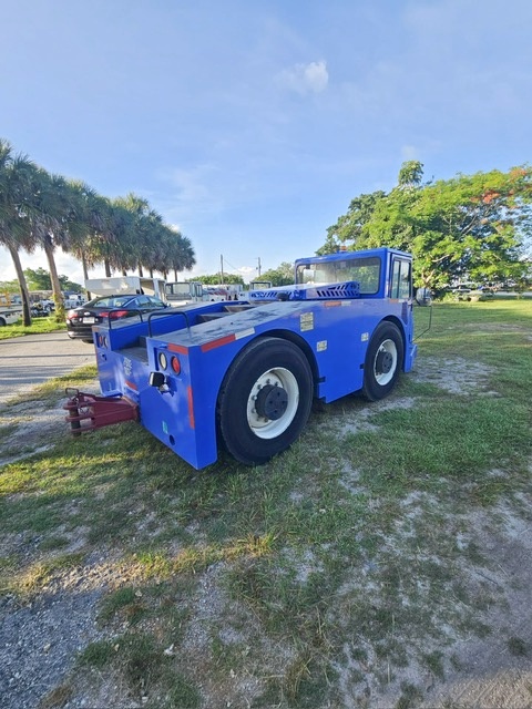 Push Back Tractor FMC B-400