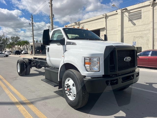 Truck Chassis Ford F-750 2026