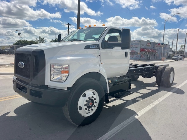 Truck Chassis Ford F-750 2026