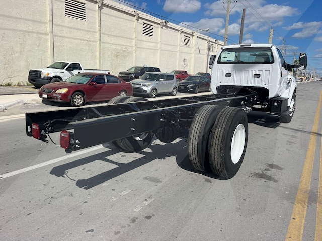 Truck Chassis Ford F-750 2026