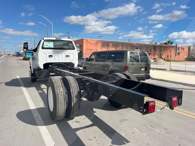 Truck Chassis Ford F-750 2026