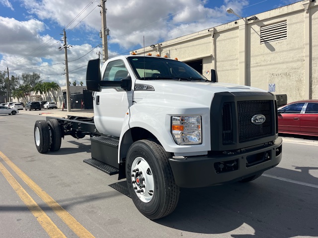 Truck Chassis Ford F-750 2026