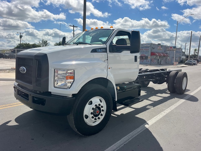 Truck Chassis Ford F-750 2026