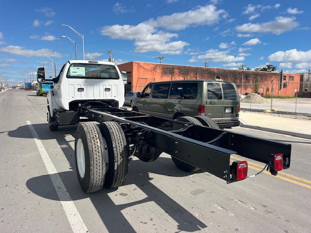 Truck Chassis Ford F-750 2026