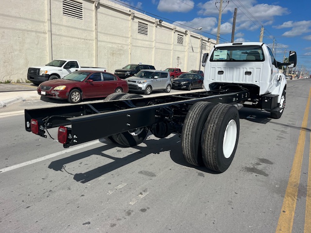 Truck Chassis Ford F-750 2026