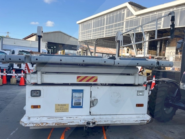 Main Deck Cargo Loader FMC Commander 15 U