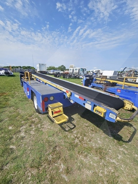 Belt Loader Tug 660