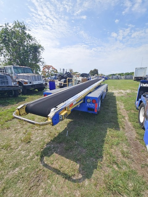 Belt Loader Tug 660