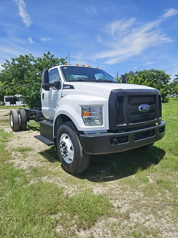 Truck Chassis Ford F-750 2025