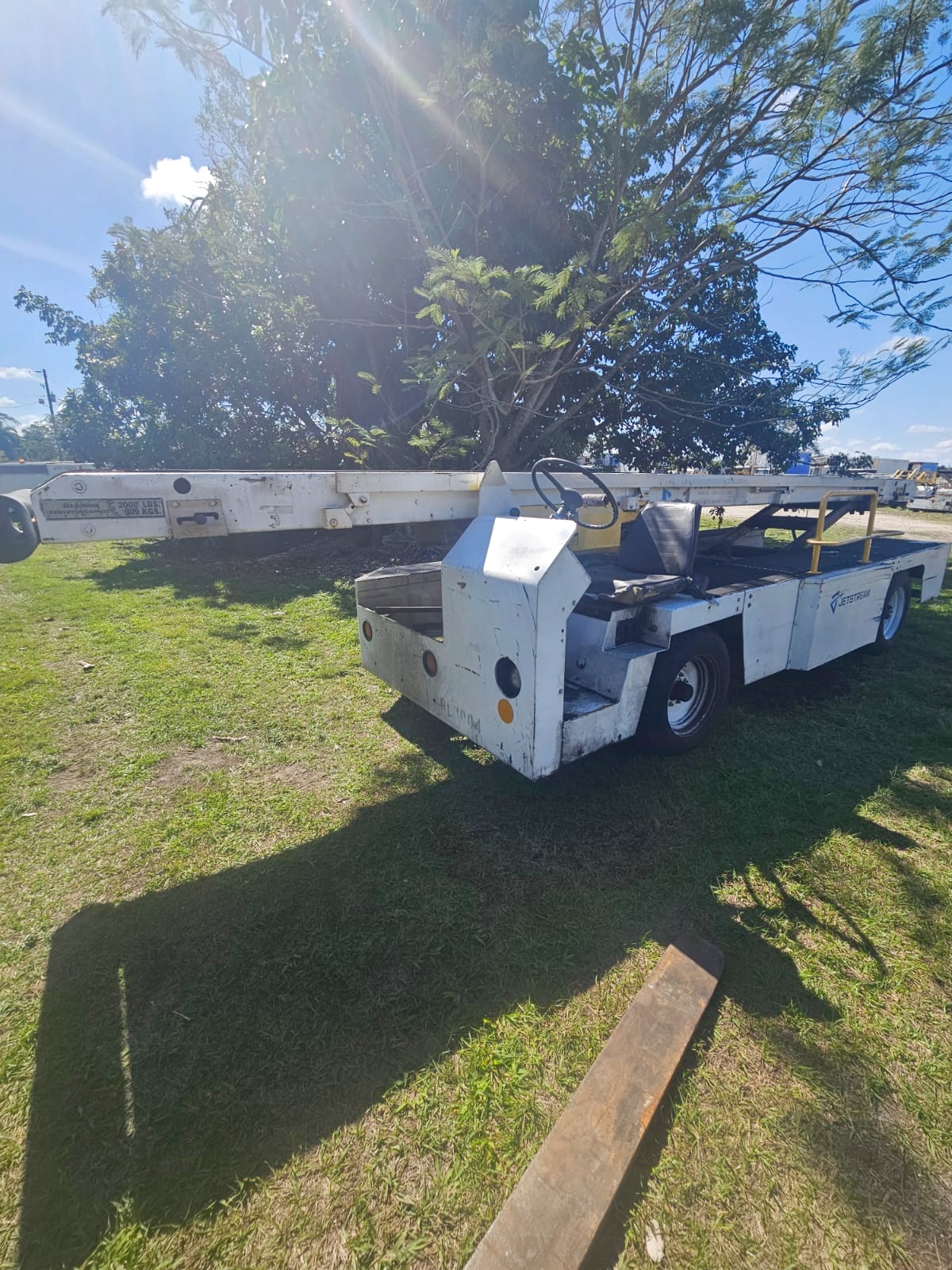 Belt Loader Tug 660