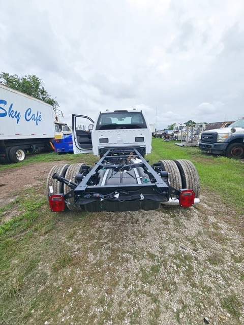 Truck Chassis Ford F-600