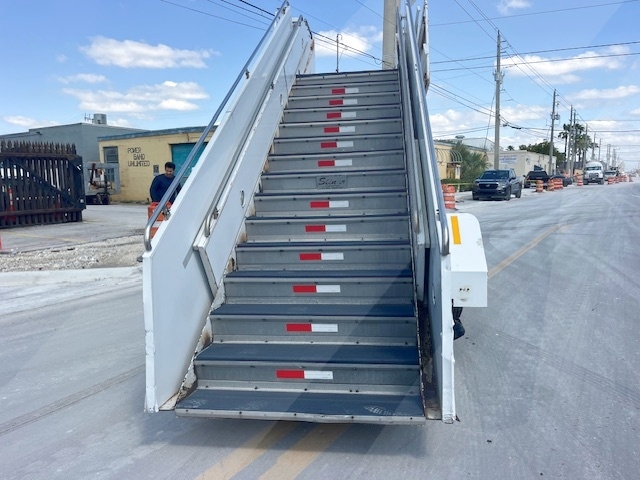 Motorized Passenger Stair Ford/Stinar F-350/SPS-3518