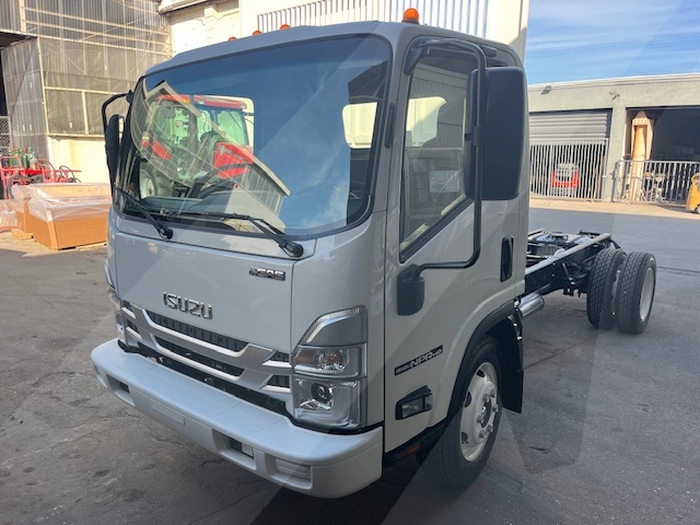 Truck Chassis Isuzu NPR - Gasoline