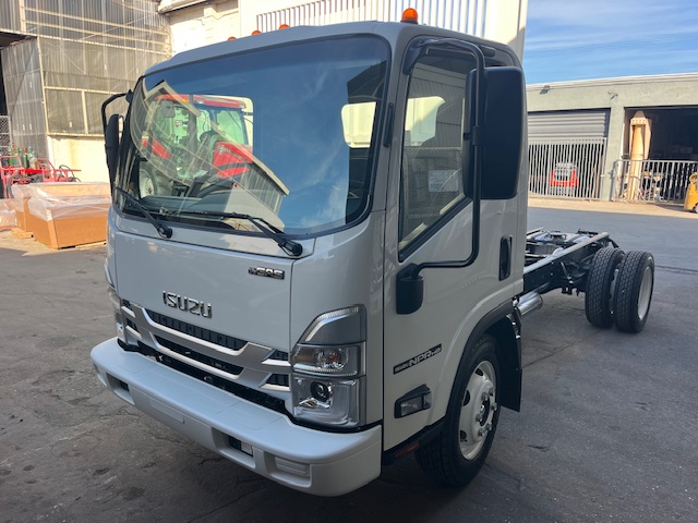 Truck Chassis Isuzu NPR - Gasoline