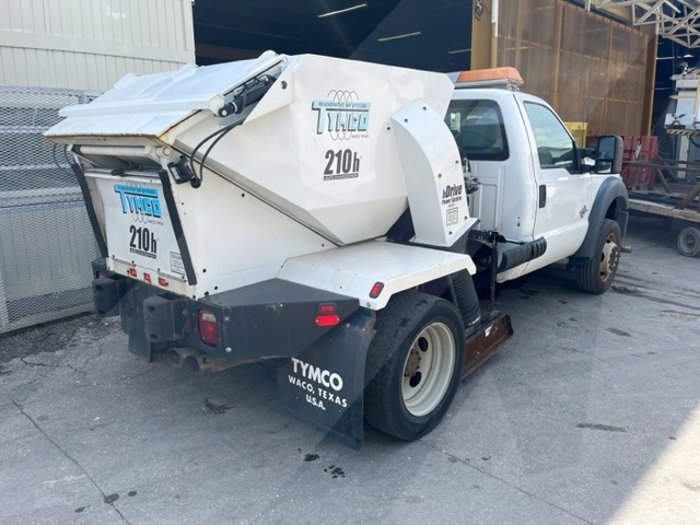 Parking Lot Sweeper Ford F-450/Tymco 210h