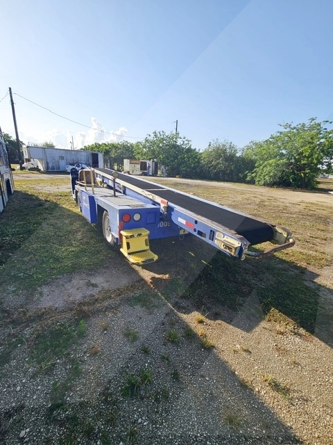 Belt Loader Tug 660E