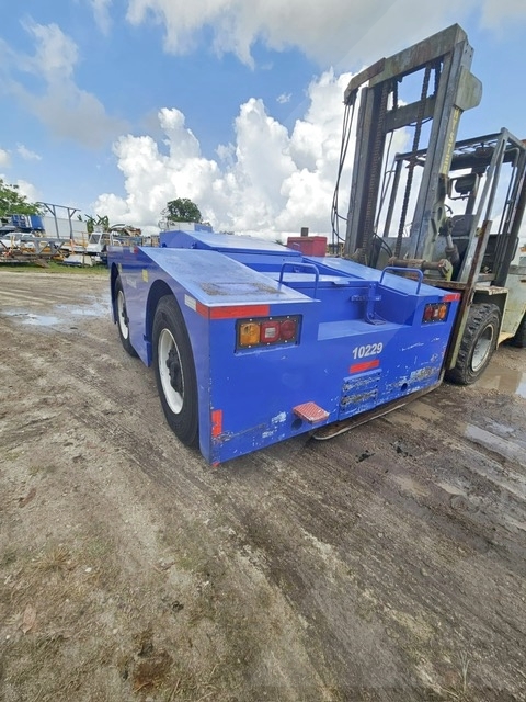 Push Back Tractor FMC B350E