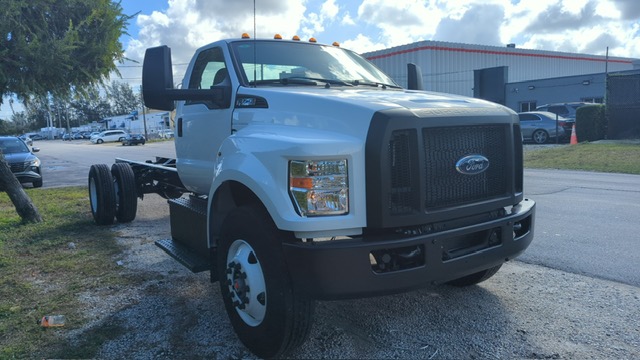 Truck Chassis Ford F-750 2026