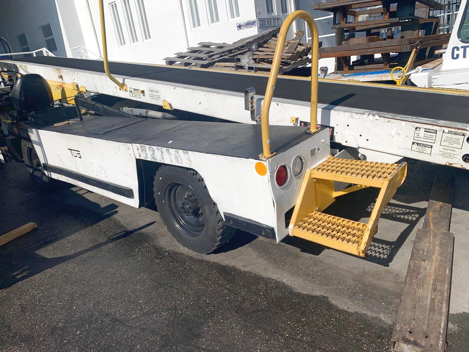 Belt Loader Tug 660