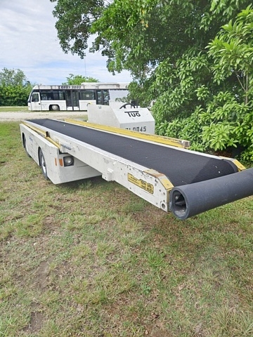 Belt Loader Tug 660E