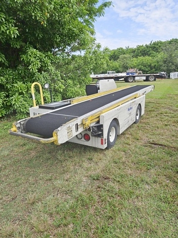 Belt Loader Tug 660E