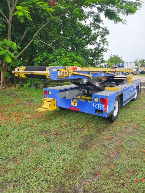 Belt Loader Tug 660