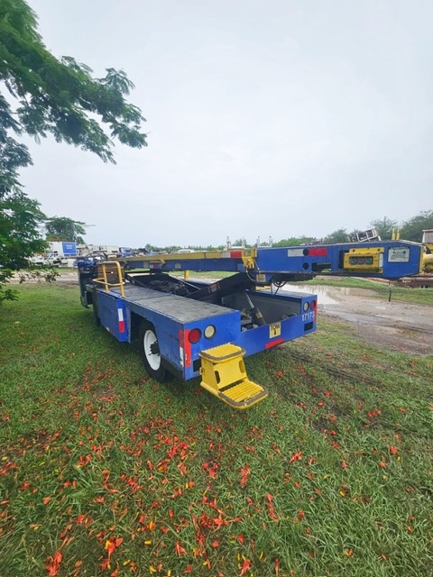 Belt Loader Tug 660