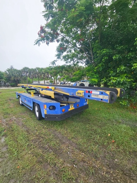 Belt Loader Tug 660