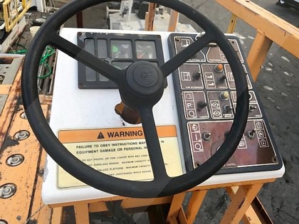 Main Deck Cargo Loader FMC Commander 15 U