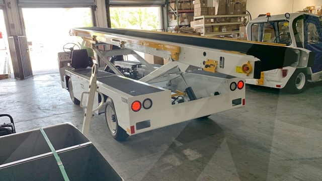 Belt Loader Tug 660-11