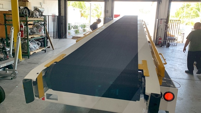 Belt Loader Tug 660-11