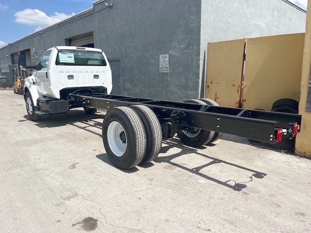 Truck Chassis Ford F-750 2025