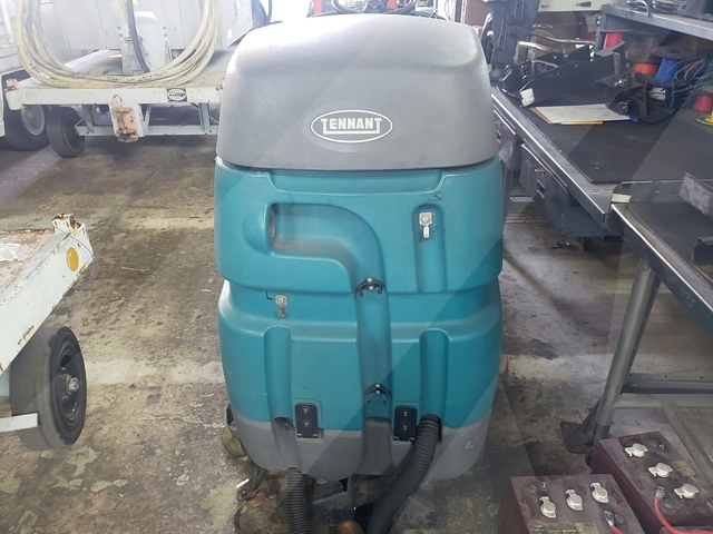 Rider Floor Scrubber Tennant T-7