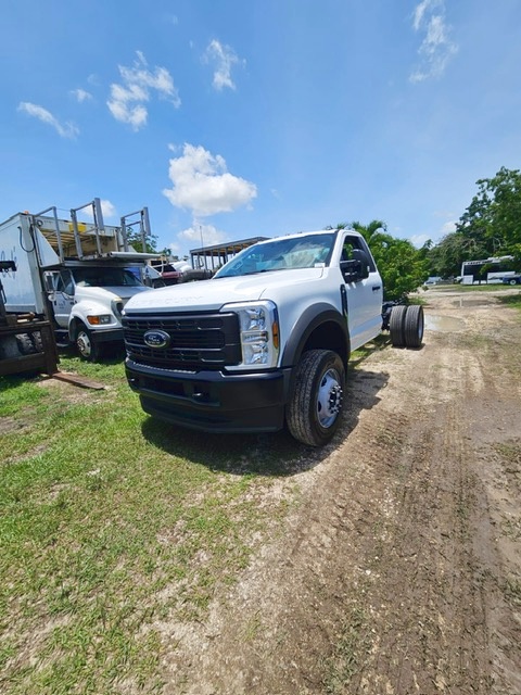Truck Chassis Ford F-600