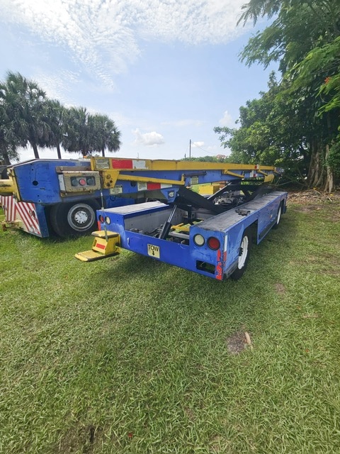 Belt Loader Tug 660