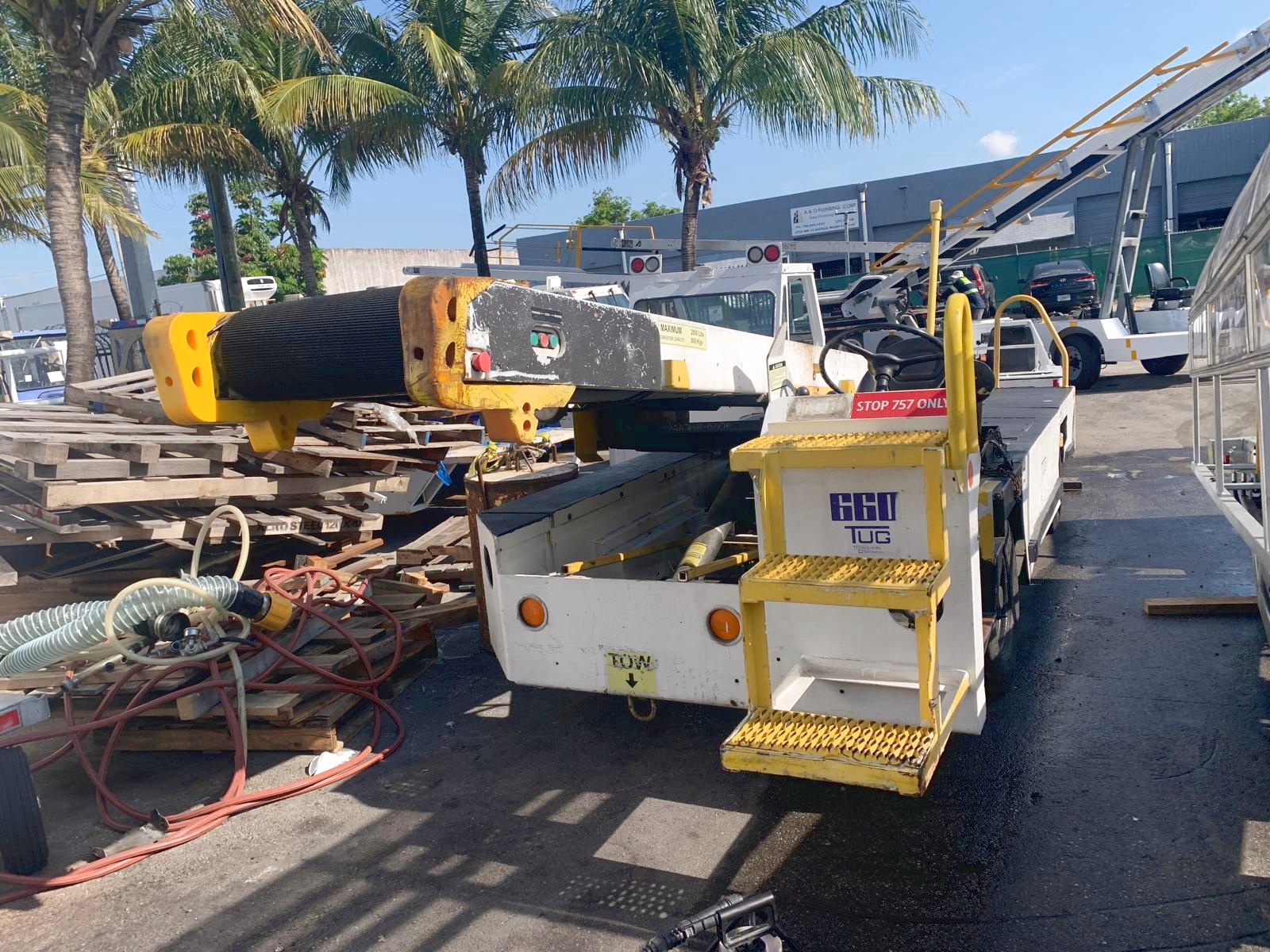 Belt Loader Tug 660